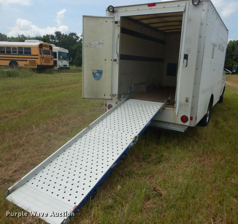 image for item DH5130 2005 Chevrolet Express 3500  delivery truck