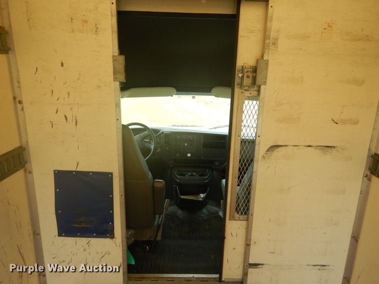 image for item DH5130 2005 Chevrolet Express 3500  delivery truck