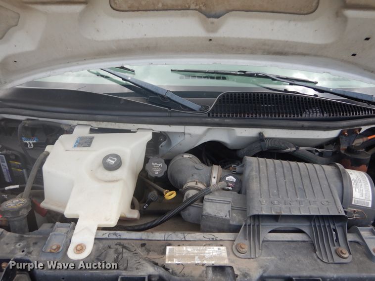 image for item DH5130 2005 Chevrolet Express 3500  delivery truck