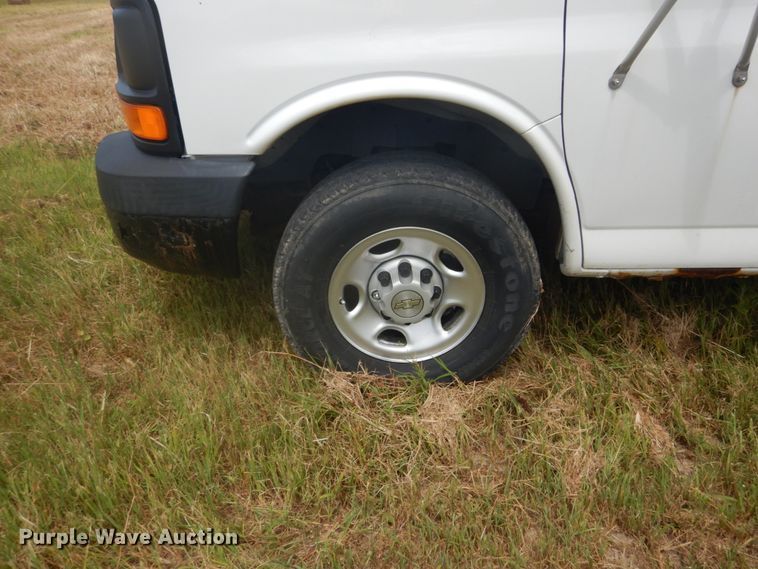 image for item DH5130 2005 Chevrolet Express 3500  delivery truck