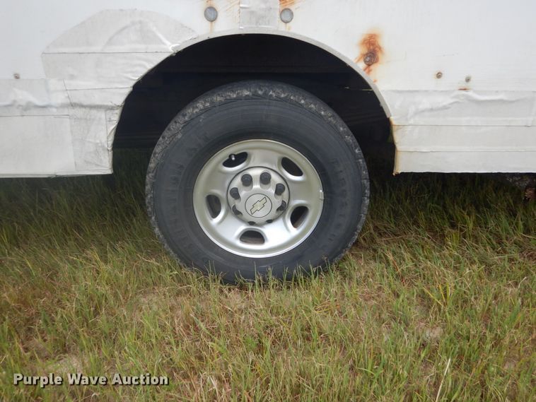 image for item DH5130 2005 Chevrolet Express 3500  delivery truck