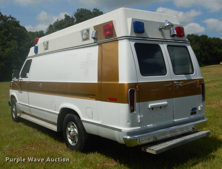 image for item DH5132 1990 Ford Econoline E350  ambulance