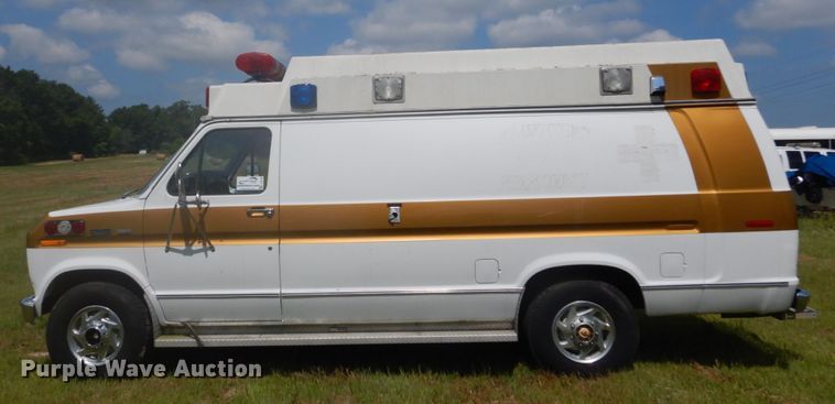 image for item DH5132 1990 Ford Econoline E350  ambulance