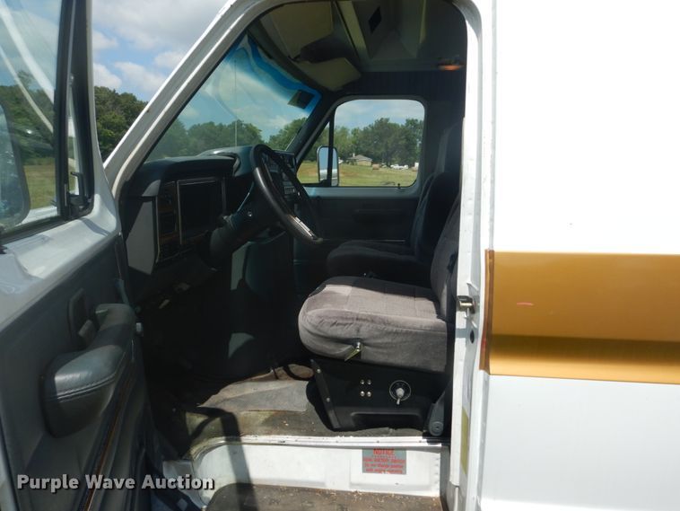 image for item DH5132 1990 Ford Econoline E350  ambulance