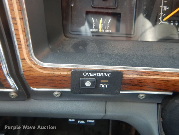 image for item DH5132 1990 Ford Econoline E350  ambulance