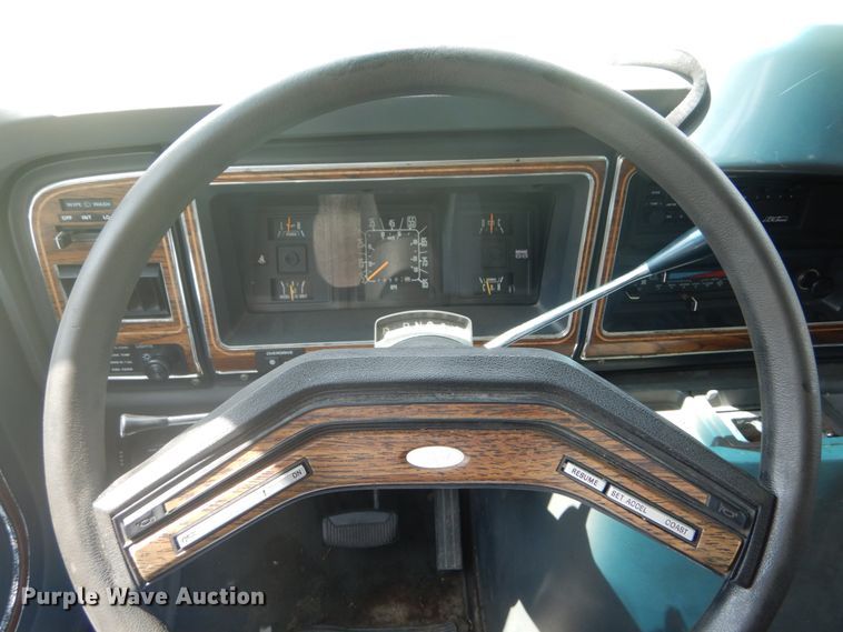 image for item DH5132 1990 Ford Econoline E350  ambulance