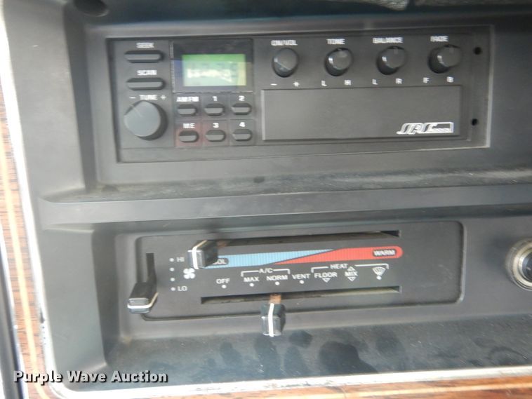 image for item DH5132 1990 Ford Econoline E350  ambulance