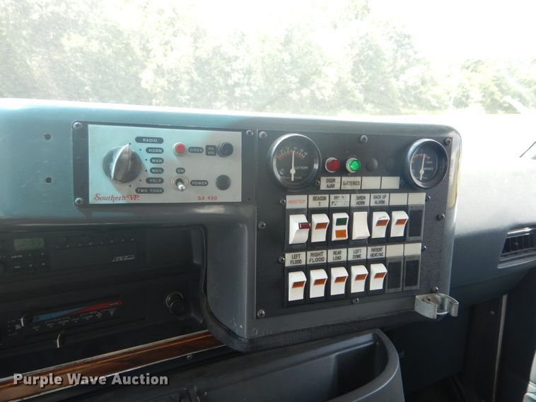 image for item DH5132 1990 Ford Econoline E350  ambulance