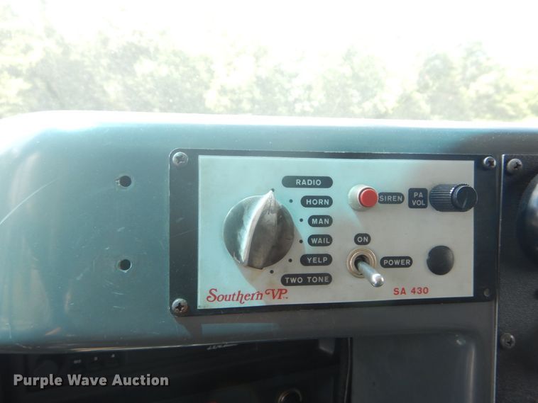 image for item DH5132 1990 Ford Econoline E350  ambulance