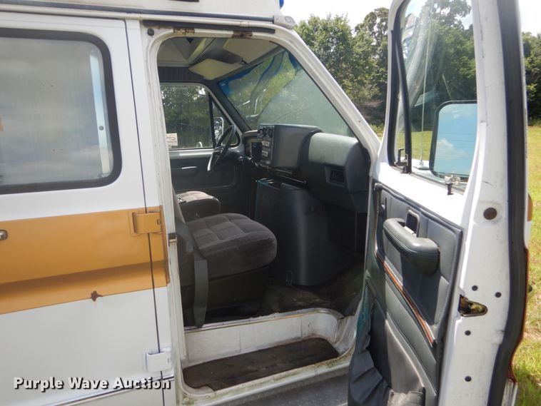 image for item DH5132 1990 Ford Econoline E350  ambulance