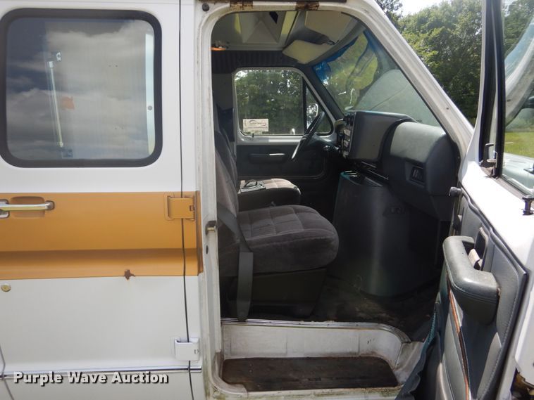 image for item DH5132 1990 Ford Econoline E350  ambulance