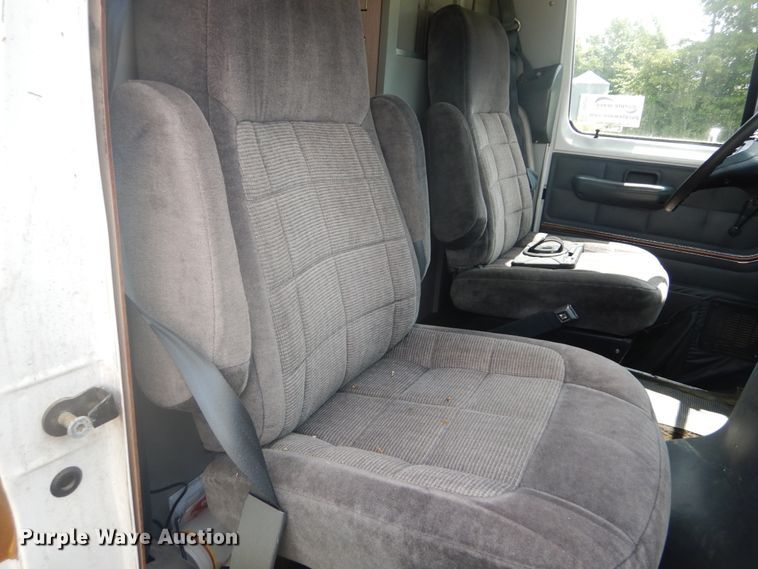 image for item DH5132 1990 Ford Econoline E350  ambulance