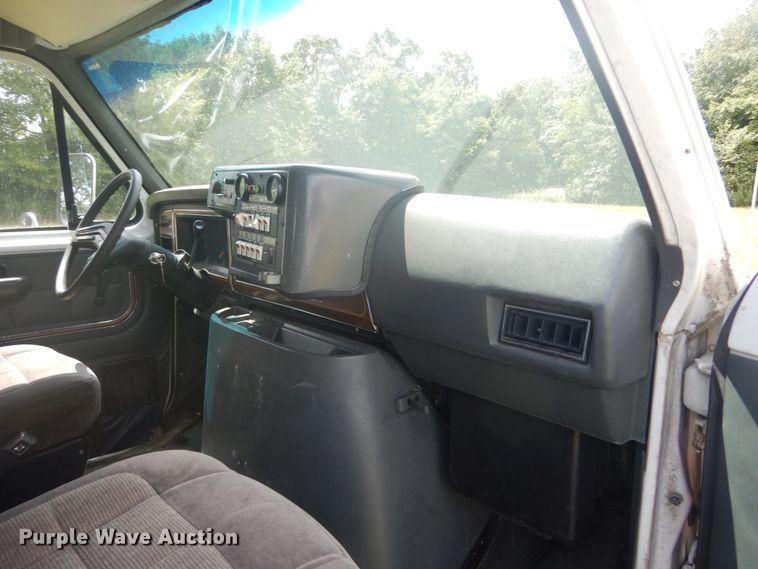 image for item DH5132 1990 Ford Econoline E350  ambulance