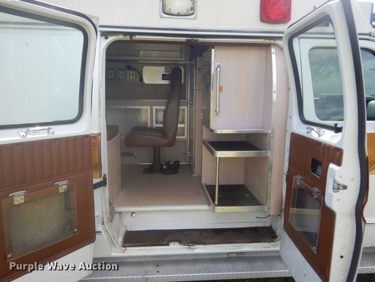 image for item DH5132 1990 Ford Econoline E350  ambulance