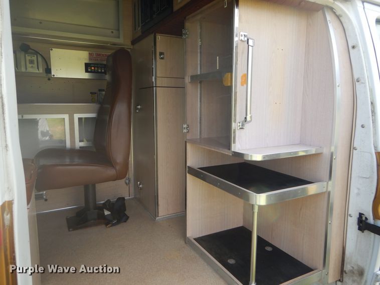 image for item DH5132 1990 Ford Econoline E350  ambulance