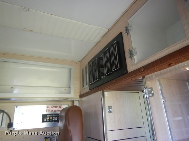 image for item DH5132 1990 Ford Econoline E350  ambulance