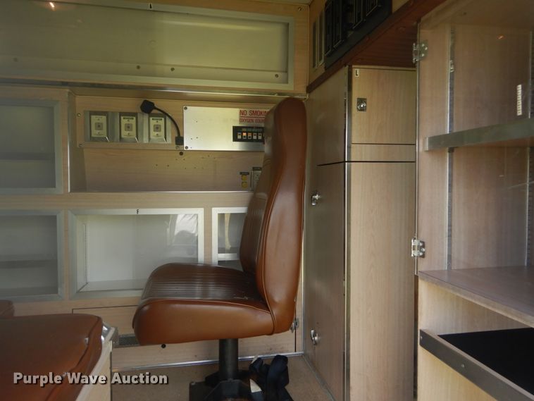 image for item DH5132 1990 Ford Econoline E350  ambulance