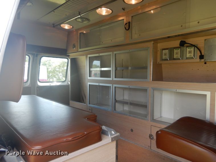 image for item DH5132 1990 Ford Econoline E350  ambulance