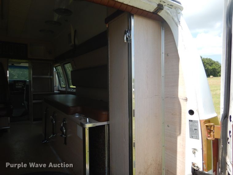 image for item DH5132 1990 Ford Econoline E350  ambulance