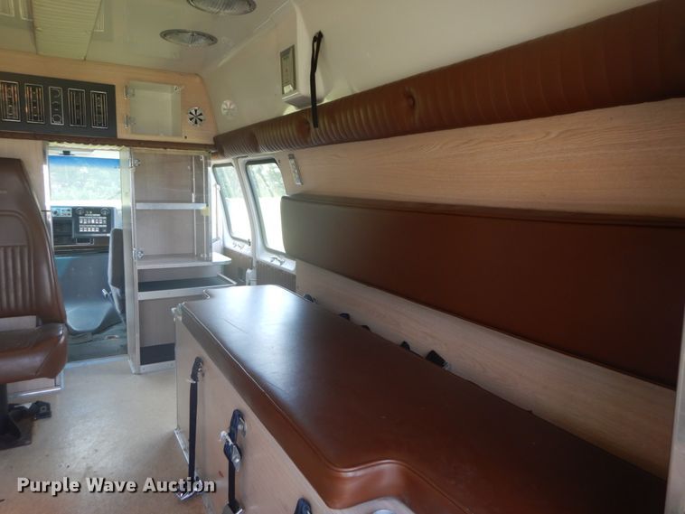 image for item DH5132 1990 Ford Econoline E350  ambulance