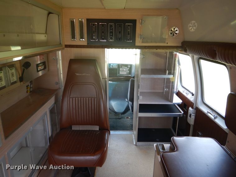 image for item DH5132 1990 Ford Econoline E350  ambulance