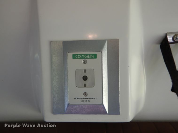 image for item DH5132 1990 Ford Econoline E350  ambulance