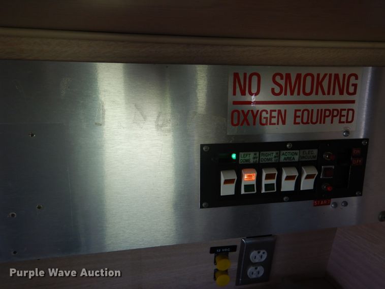 image for item DH5132 1990 Ford Econoline E350  ambulance