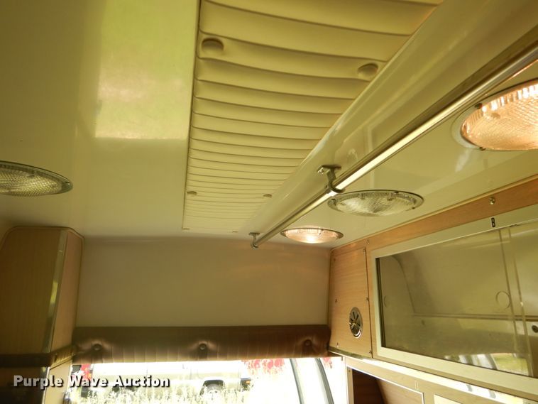 image for item DH5132 1990 Ford Econoline E350  ambulance