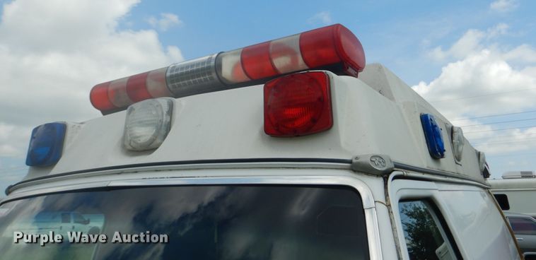 image for item DH5132 1990 Ford Econoline E350  ambulance