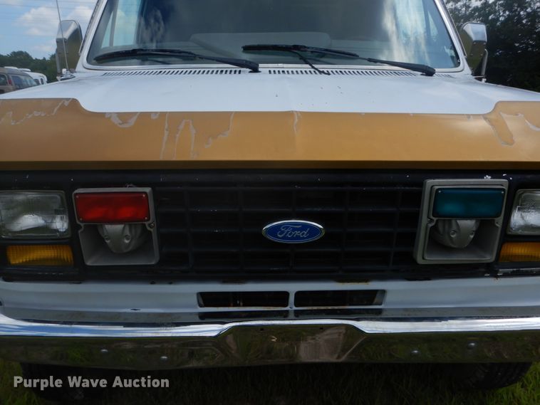 image for item DH5132 1990 Ford Econoline E350  ambulance