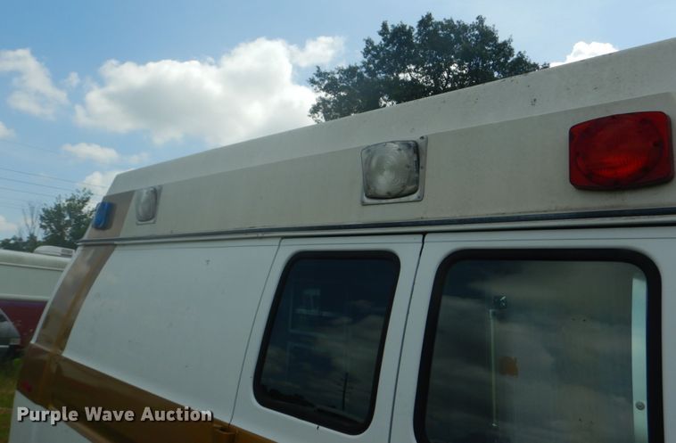 image for item DH5132 1990 Ford Econoline E350  ambulance