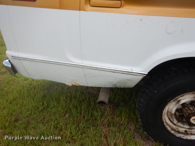 image for item DH5132 1990 Ford Econoline E350  ambulance