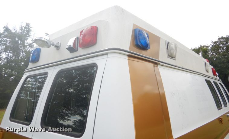 image for item DH5132 1990 Ford Econoline E350  ambulance
