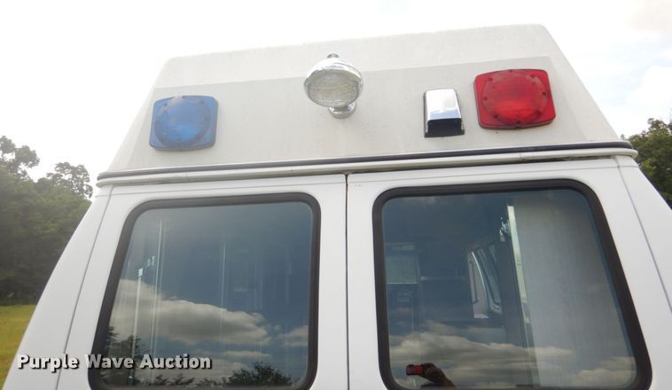 image for item DH5132 1990 Ford Econoline E350  ambulance