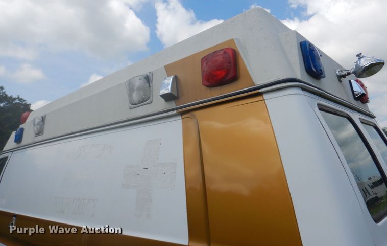 image for item DH5132 1990 Ford Econoline E350  ambulance
