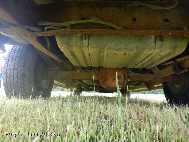 image for item DH5132 1990 Ford Econoline E350  ambulance