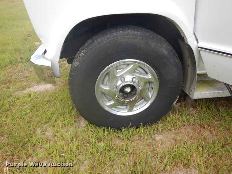 image for item DH5132 1990 Ford Econoline E350  ambulance