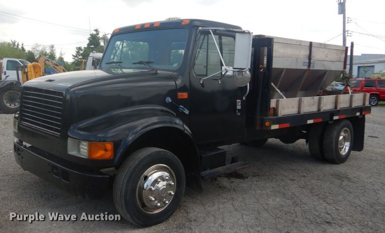 image for item DH5133 1999 International 4700  flatbed truck