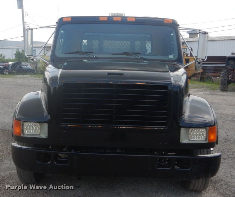 image for item DH5133 1999 International 4700  flatbed truck