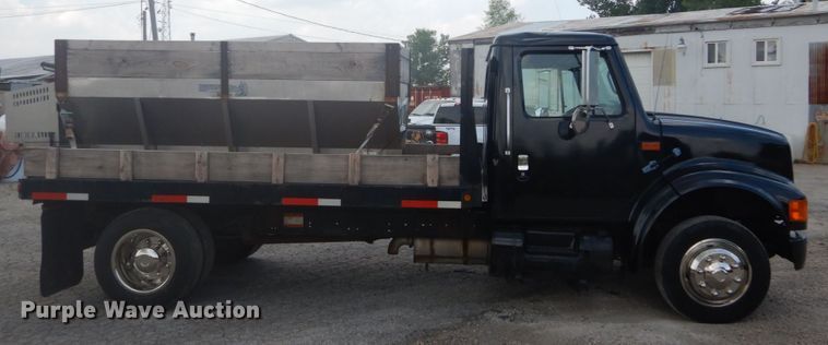image for item DH5133 1999 International 4700  flatbed truck