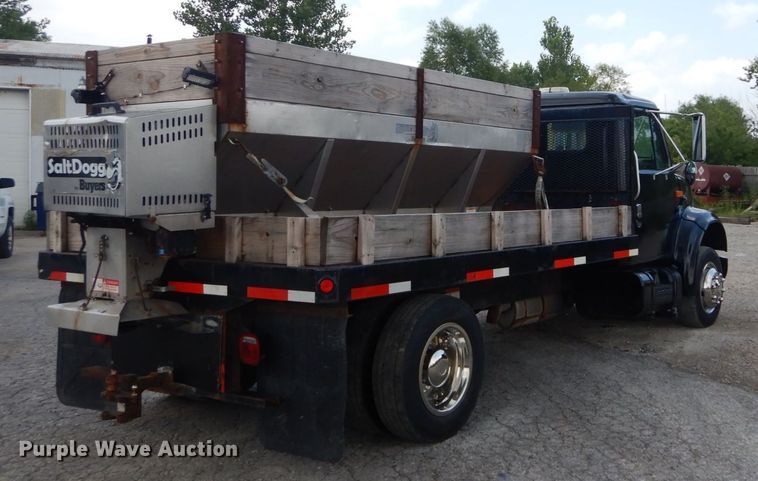 image for item DH5133 1999 International 4700  flatbed truck