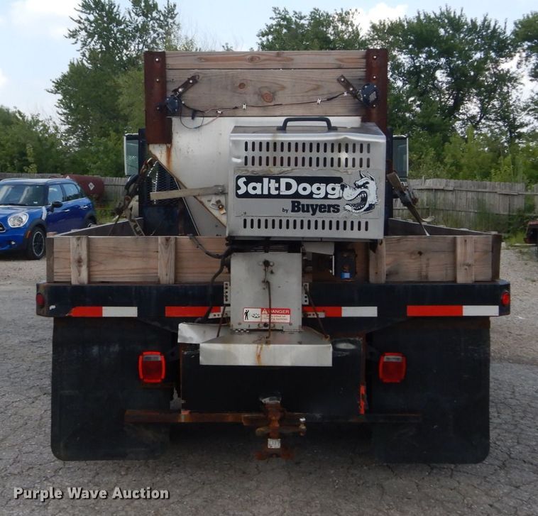 image for item DH5133 1999 International 4700  flatbed truck