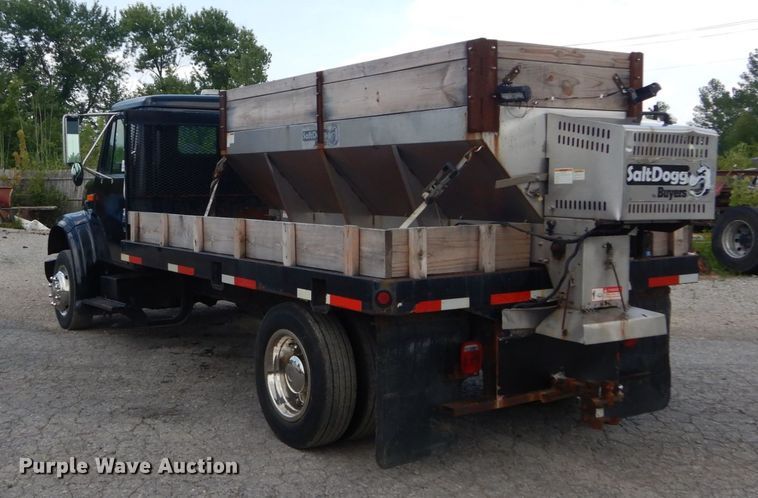 image for item DH5133 1999 International 4700  flatbed truck