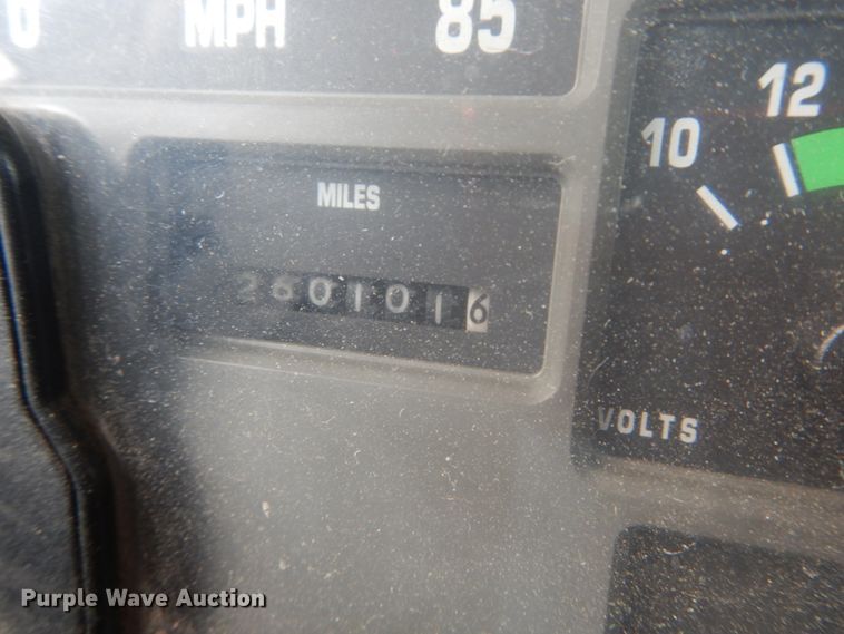 image for item DH5133 1999 International 4700  flatbed truck