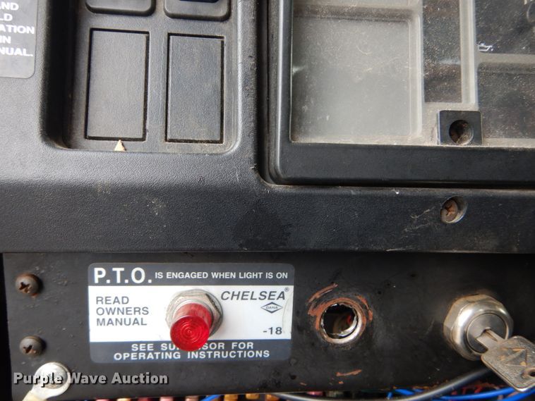 image for item DH5133 1999 International 4700  flatbed truck