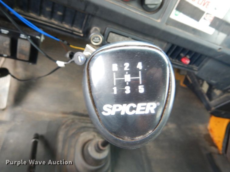 image for item DH5133 1999 International 4700  flatbed truck