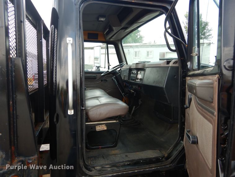 image for item DH5133 1999 International 4700  flatbed truck