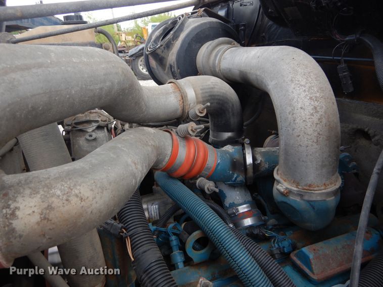 image for item DH5133 1999 International 4700  flatbed truck