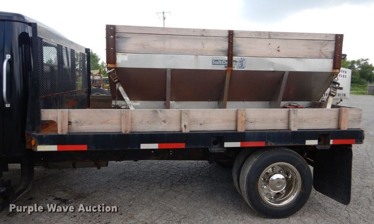 image for item DH5133 1999 International 4700  flatbed truck