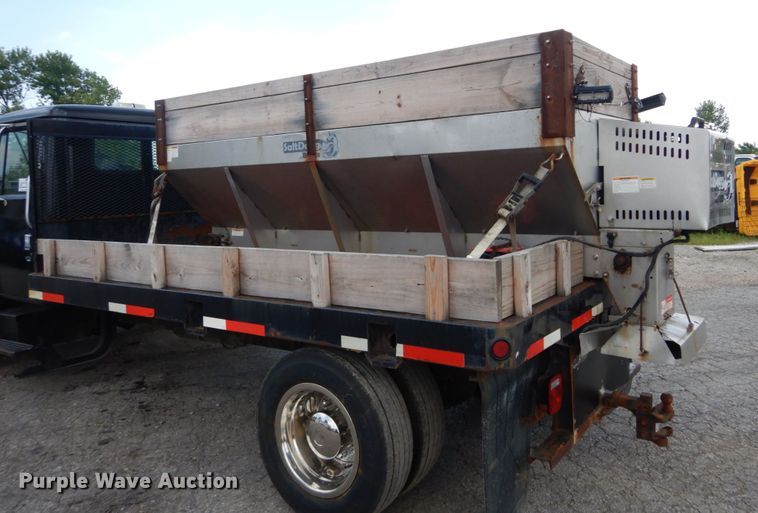 image for item DH5133 1999 International 4700  flatbed truck